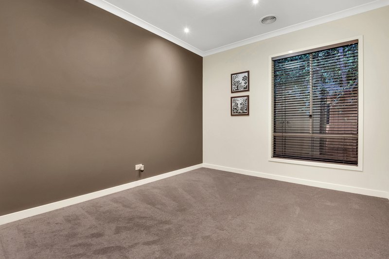 Photo - 7 Bridgehaven Drive, Craigieburn VIC 3064 - Image 23