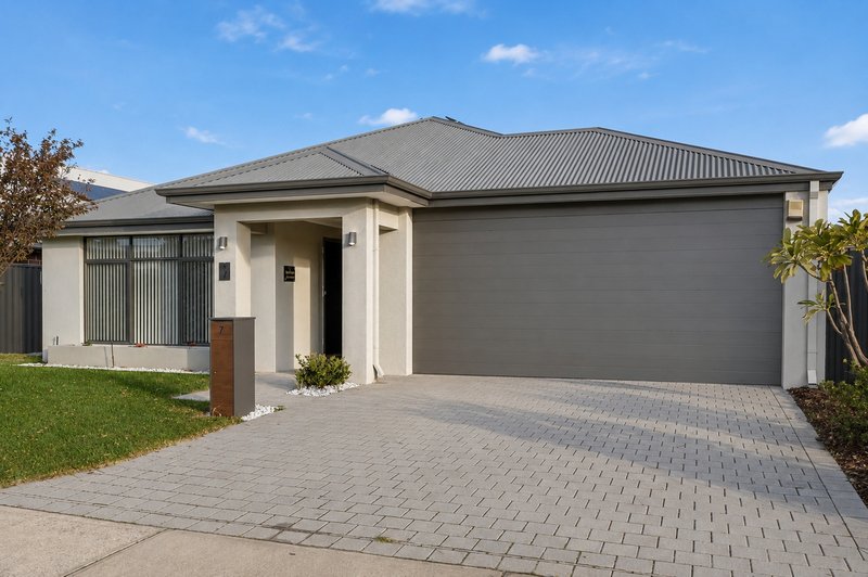 Photo - 7 Brundall Street, Aveley WA 6069 - Image 1