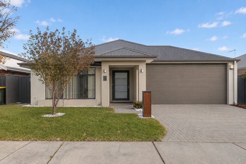 Photo - 7 Brundall Street, Aveley WA 6069 - Image 2