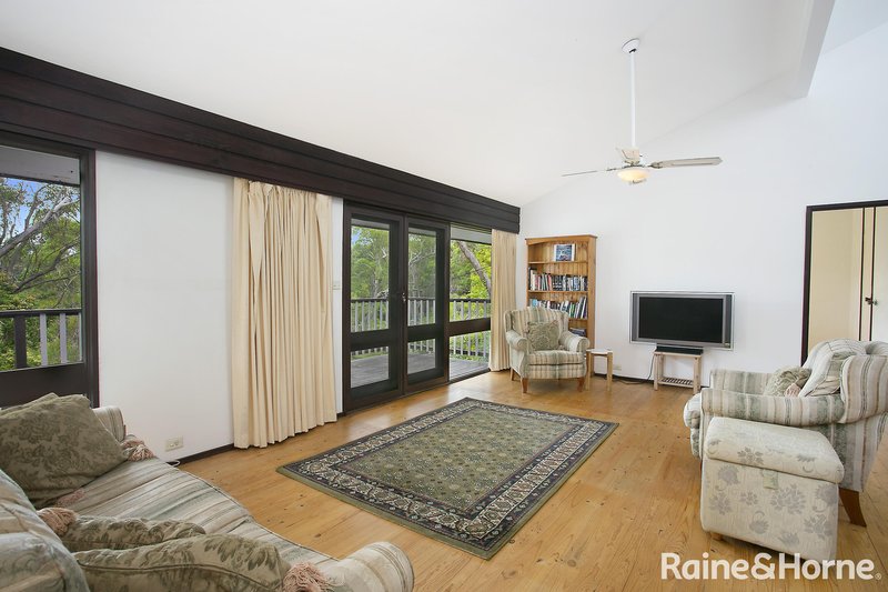 Photo - 7 Bundanoon Place, Hornsby Heights NSW 2077 - Image 3