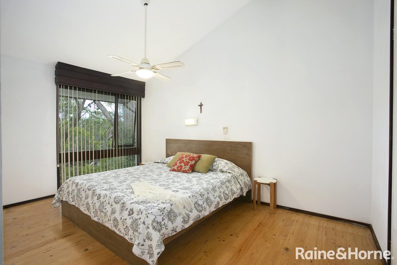 Photo - 7 Bundanoon Place, Hornsby Heights NSW 2077 - Image 6