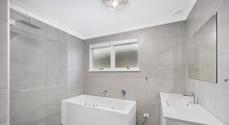 Photo - 7 Burbank Avenue, East Hills NSW 2213 - Image 6