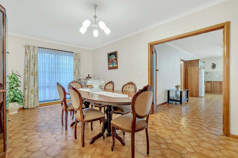 Photo - 7 Burbank Drive, Reservoir VIC 3073 - Image 6