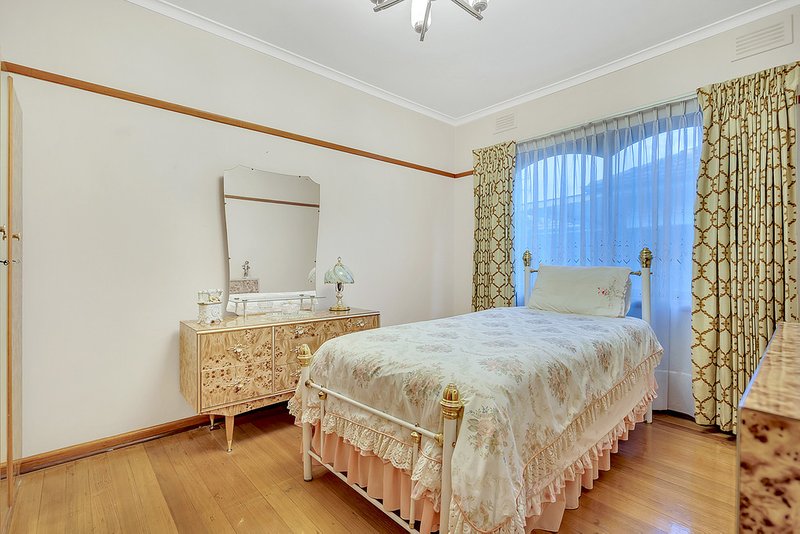 Photo - 7 Burbank Drive, Reservoir VIC 3073 - Image 10