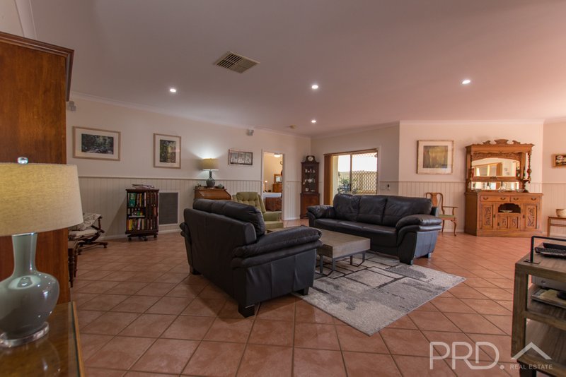 Photo - 7 Burbury Mews, Tumut NSW 2720 - Image 2