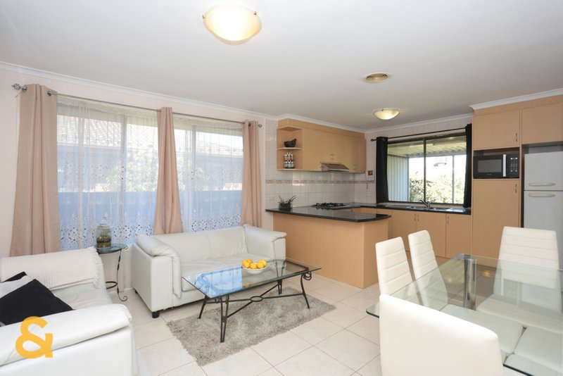 Photo - 7 Bushfield Crescent, Coolaroo VIC 3048 - Image 4