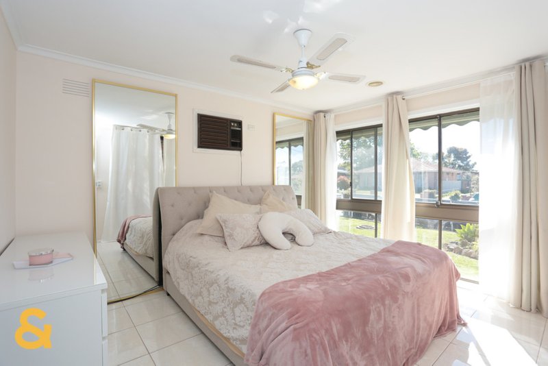 Photo - 7 Bushfield Crescent, Coolaroo VIC 3048 - Image 5