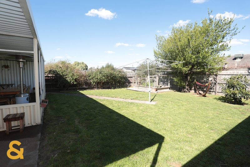 Photo - 7 Bushfield Crescent, Coolaroo VIC 3048 - Image 10