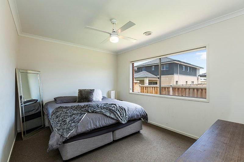 Photo - 7 Butchart Close, Point Cook VIC 3030 - Image 7