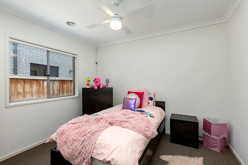 Photo - 7 Butchart Close, Point Cook VIC 3030 - Image 6