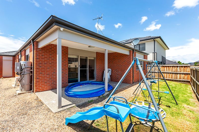 Photo - 7 Butchart Close, Point Cook VIC 3030 - Image 12