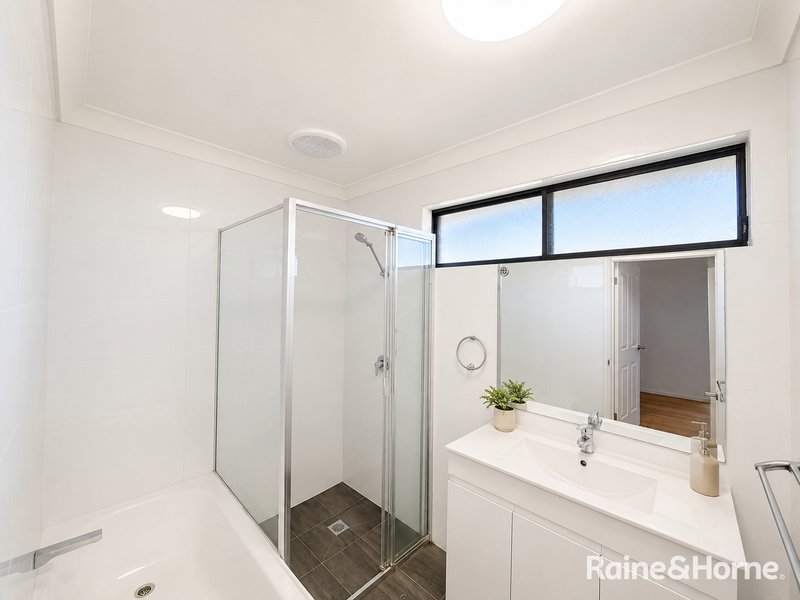 Photo - 7 Buttercup Street, Macquarie Fields NSW 2564 - Image 8