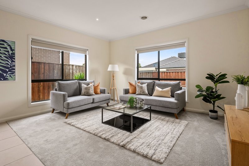 Photo - 7 Cabarita Crescent, South Morang VIC 3752 - Image 5