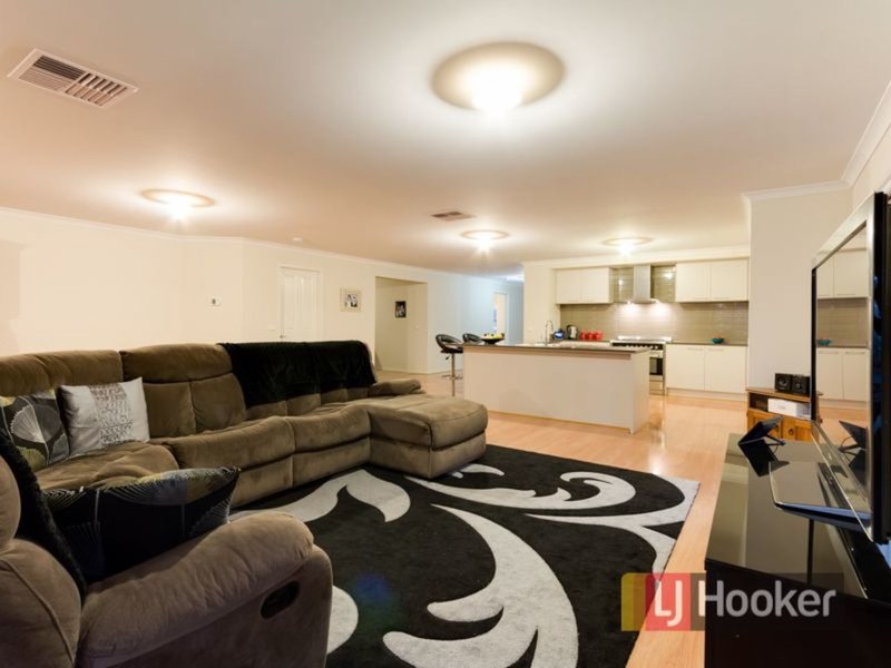 Photo - 7 Caitlin Drive, Pakenham VIC 3810 - Image 7