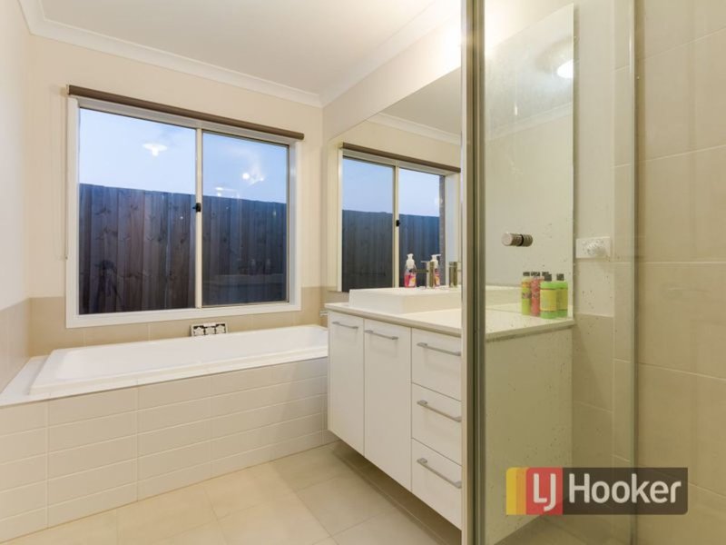 Photo - 7 Caitlin Drive, Pakenham VIC 3810 - Image 12