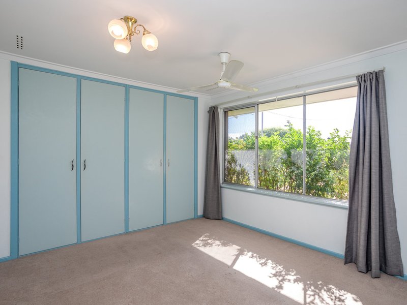 Photo - 7 Caldecott Street, Thornlie WA 6108 - Image 3