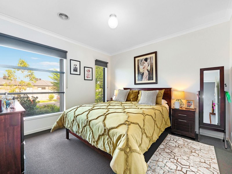 Photo - 7 Callistemon Street, Officer VIC 3809 - Image 4