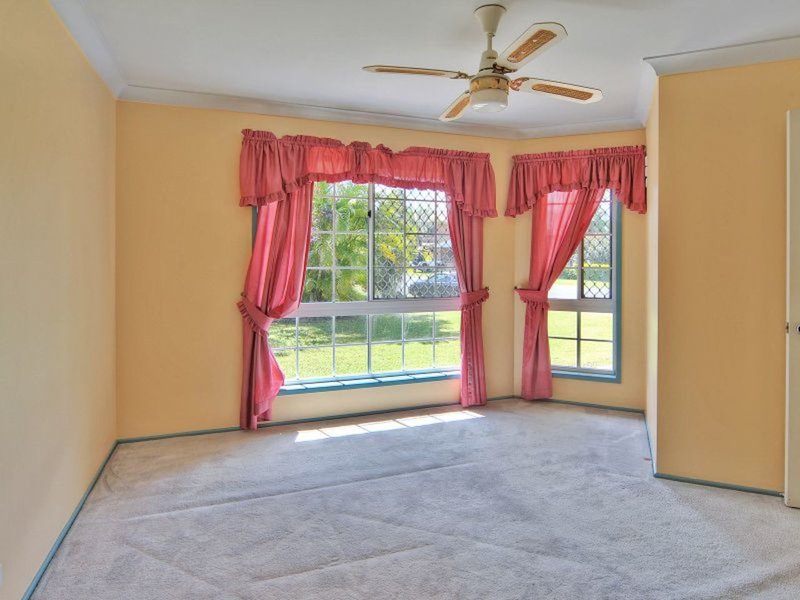 Photo - 7 Calluna Court, Regents Park QLD 4118 - Image 5