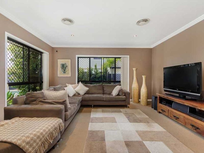 Photo - 7 Calmwater Crescent, Helensvale QLD 4212 - Image 12