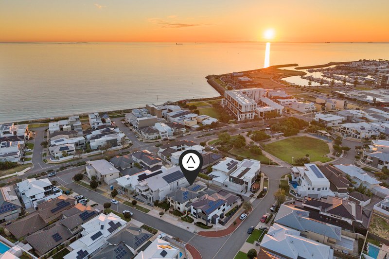 Photo - 7 Cambria Link, North Coogee WA 6163 - Image 1