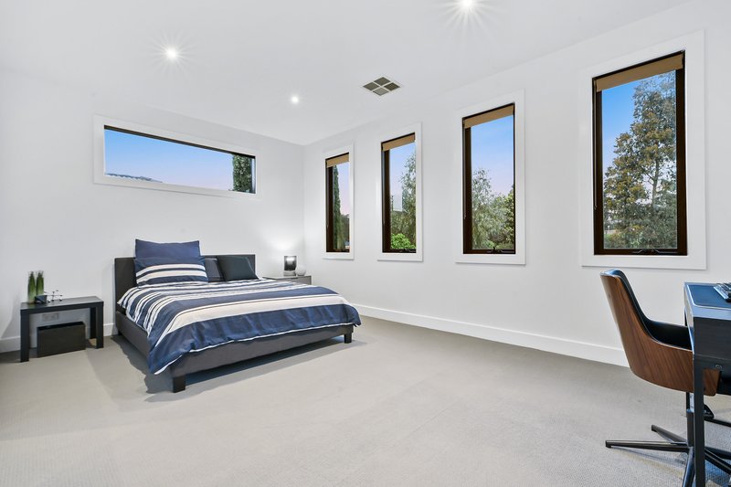 Photo - 7 Cambridge Drive, Berwick VIC 3806 - Image 15