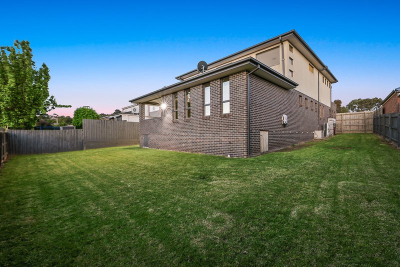 Photo - 7 Cambridge Drive, Berwick VIC 3806 - Image 18