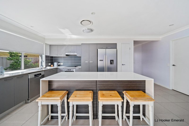 Photo - 7 Canterbury Road, Emerald QLD 4720 - Image 5