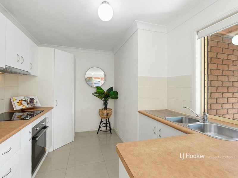 Photo - 7 Carabbean Close, Wynnum West QLD 4178 - Image 9