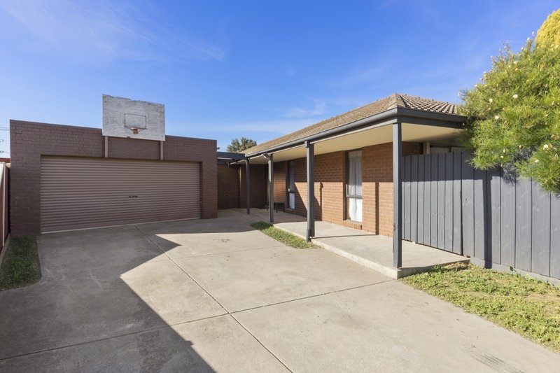 Photo - 7 Carey Close, Werribee VIC 3030 - Image 3