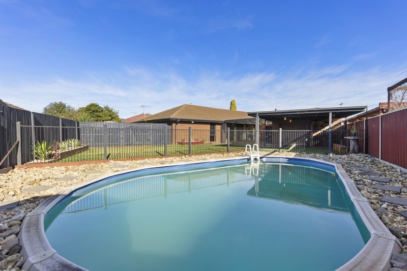 Photo - 7 Carey Close, Werribee VIC 3030 - Image 4