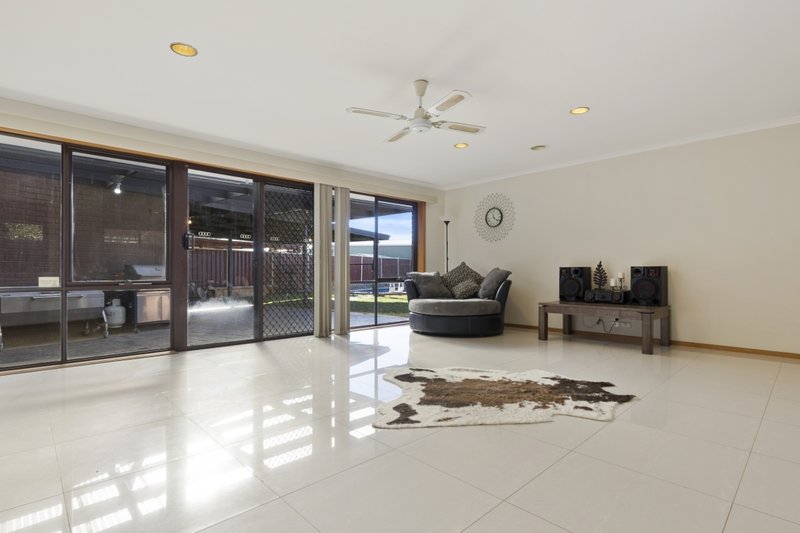 Photo - 7 Carey Close, Werribee VIC 3030 - Image 5