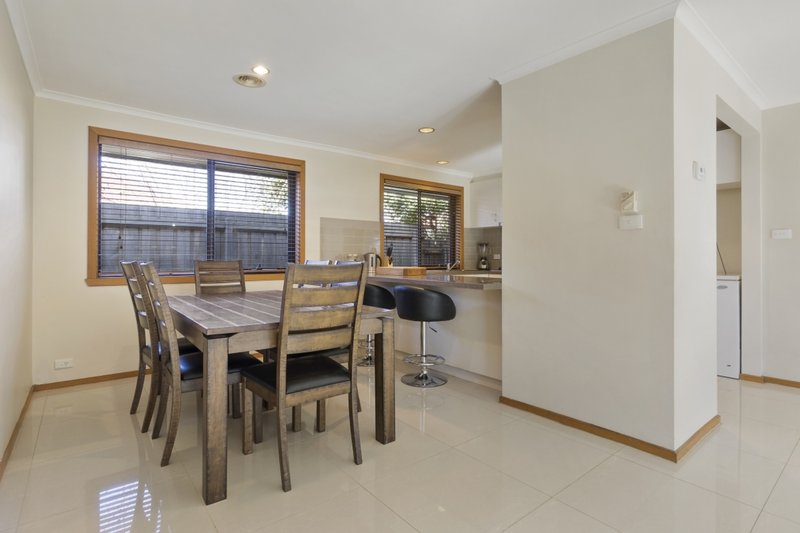 Photo - 7 Carey Close, Werribee VIC 3030 - Image 6