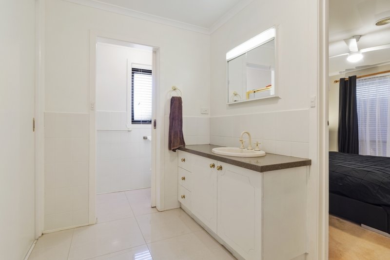 Photo - 7 Carey Close, Werribee VIC 3030 - Image 10