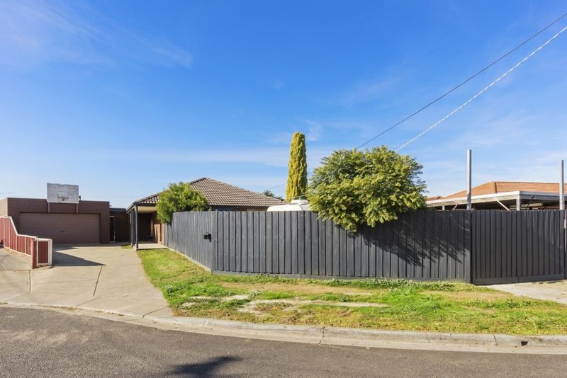 Photo - 7 Carey Close, Werribee VIC 3030 - Image 16