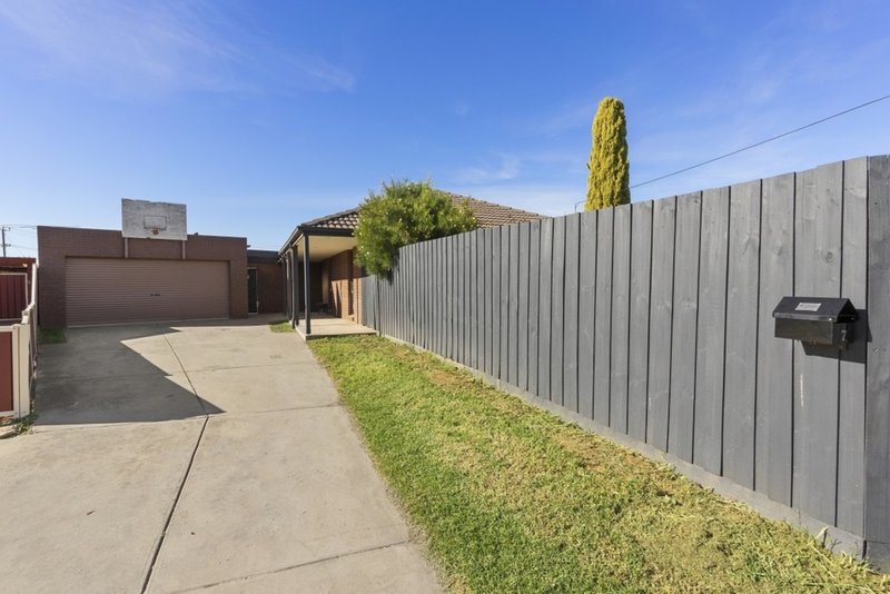 Photo - 7 Carey Close, Werribee VIC 3030 - Image 17