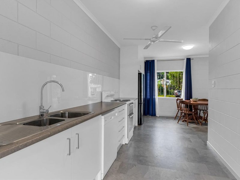 Photo - 7 Carina Close, White Rock QLD 4868 - Image 7