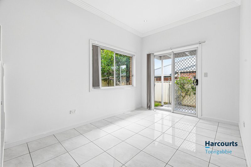 Photo - 7 Carinya Road, Girraween NSW 2145 - Image 4