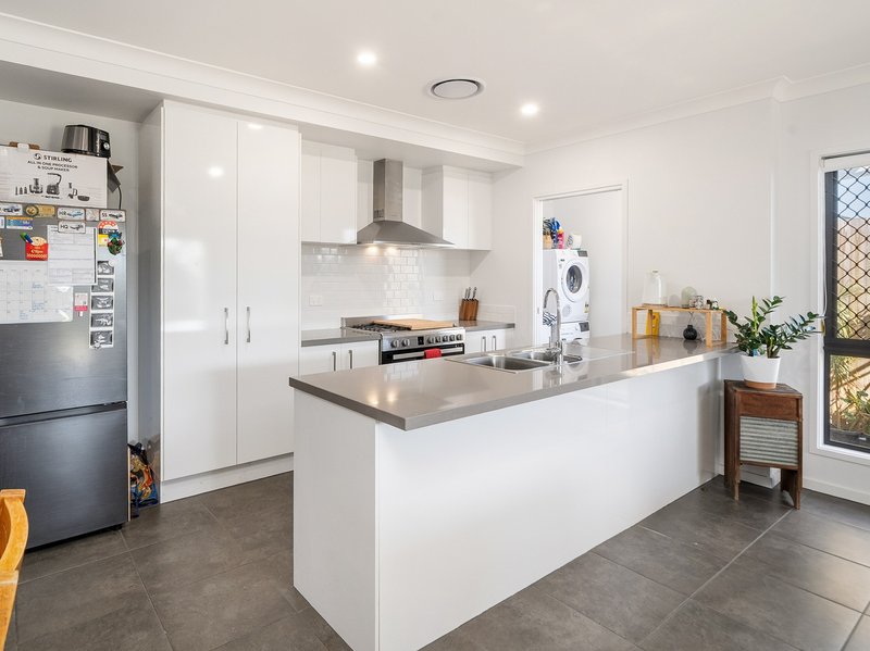 Photo - 7 Carisbrooke Street, Morayfield QLD 4506 - Image 4