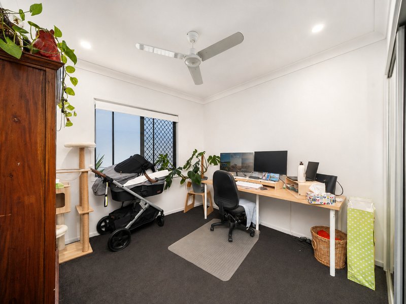 Photo - 7 Carisbrooke Street, Morayfield QLD 4506 - Image 9