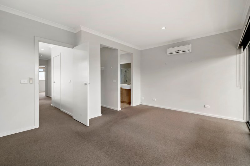 Photo - 7 Carlow Walk, Lalor VIC 3075 - Image 2