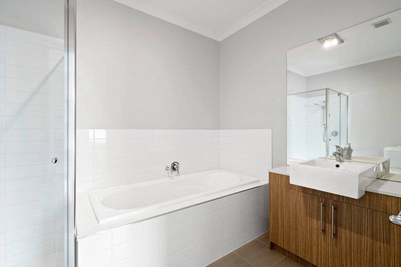 Photo - 7 Carlow Walk, Lalor VIC 3075 - Image 4