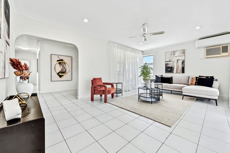 Photo - 7 Carlyon Court, Springvale VIC 3171 - Image 1