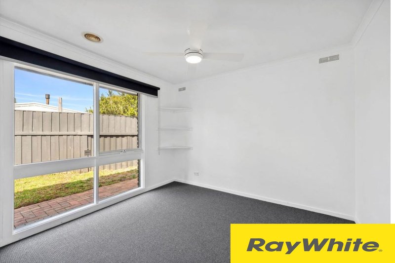 Photo - 7 Carnarvon Place, Melton West VIC 3337 - Image 5