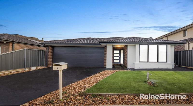 7 Caro Way, Fraser Rise VIC 3336