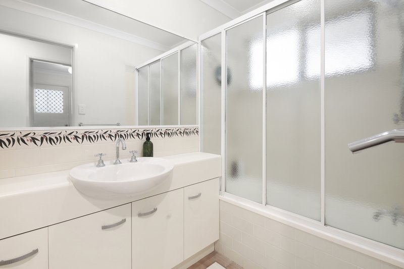 Photo - 7 Cassandra Close, Caboolture QLD 4510 - Image 12
