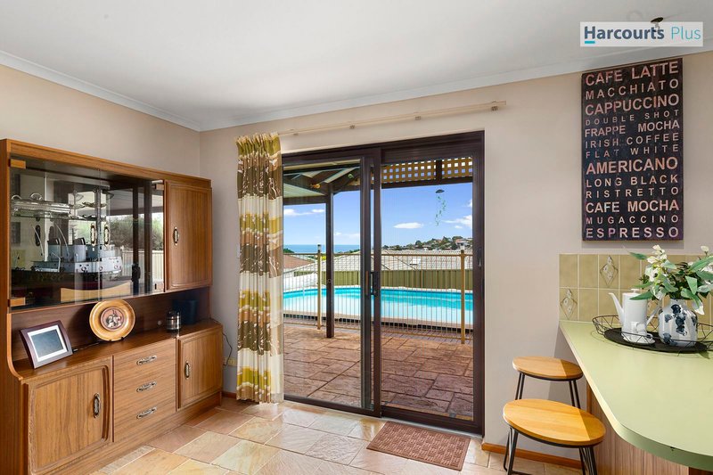 Photo - 7 Caswell Drive, Hallett Cove SA 5158 - Image 12