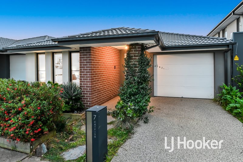 Photo - 7 Catfish Street, Clyde North VIC 3978 - Image 2