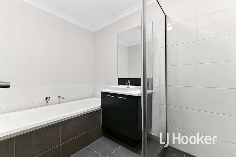 Photo - 7 Catfish Street, Clyde North VIC 3978 - Image 14