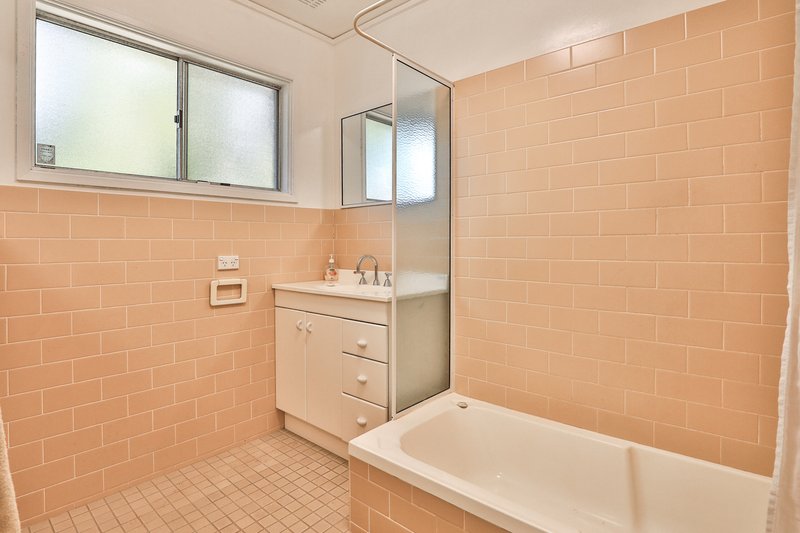 Photo - 7 Catlett Avenue, North Rocks NSW 2151 - Image 5