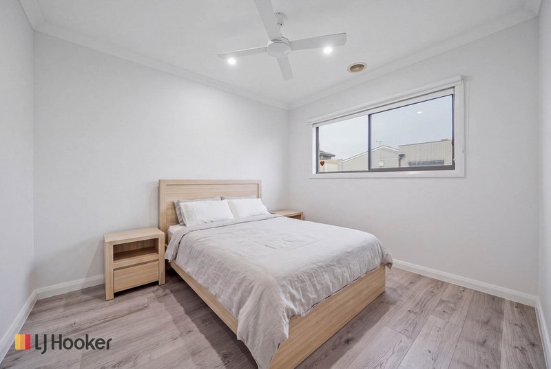 Photo - 7 Cavell Drive, Craigieburn VIC 3064 - Image 11